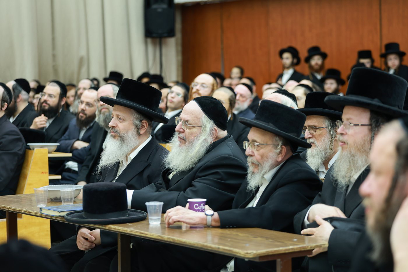 הרה"צ רבי אלימלך בידרמן בהתוועדות ליל שישי בחיפה