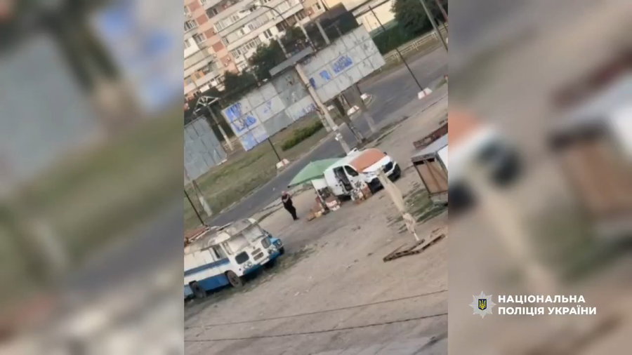 קשה לצפיייה: רחפן רוסי רודף אחרי אזרח ברחובות חרסון ותוקף