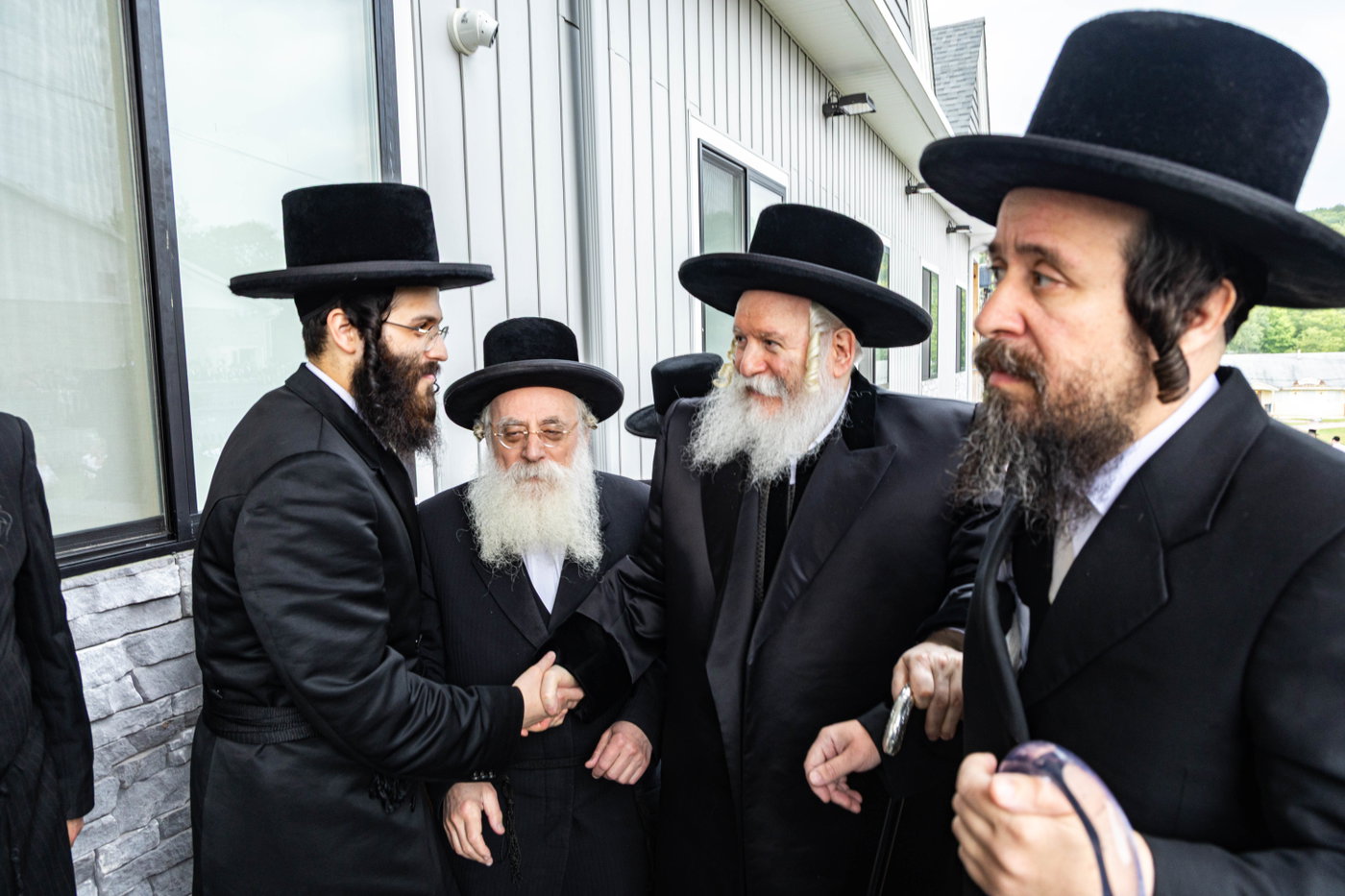 האדמו"ר מבאבוב בביקור במחנה שלווה