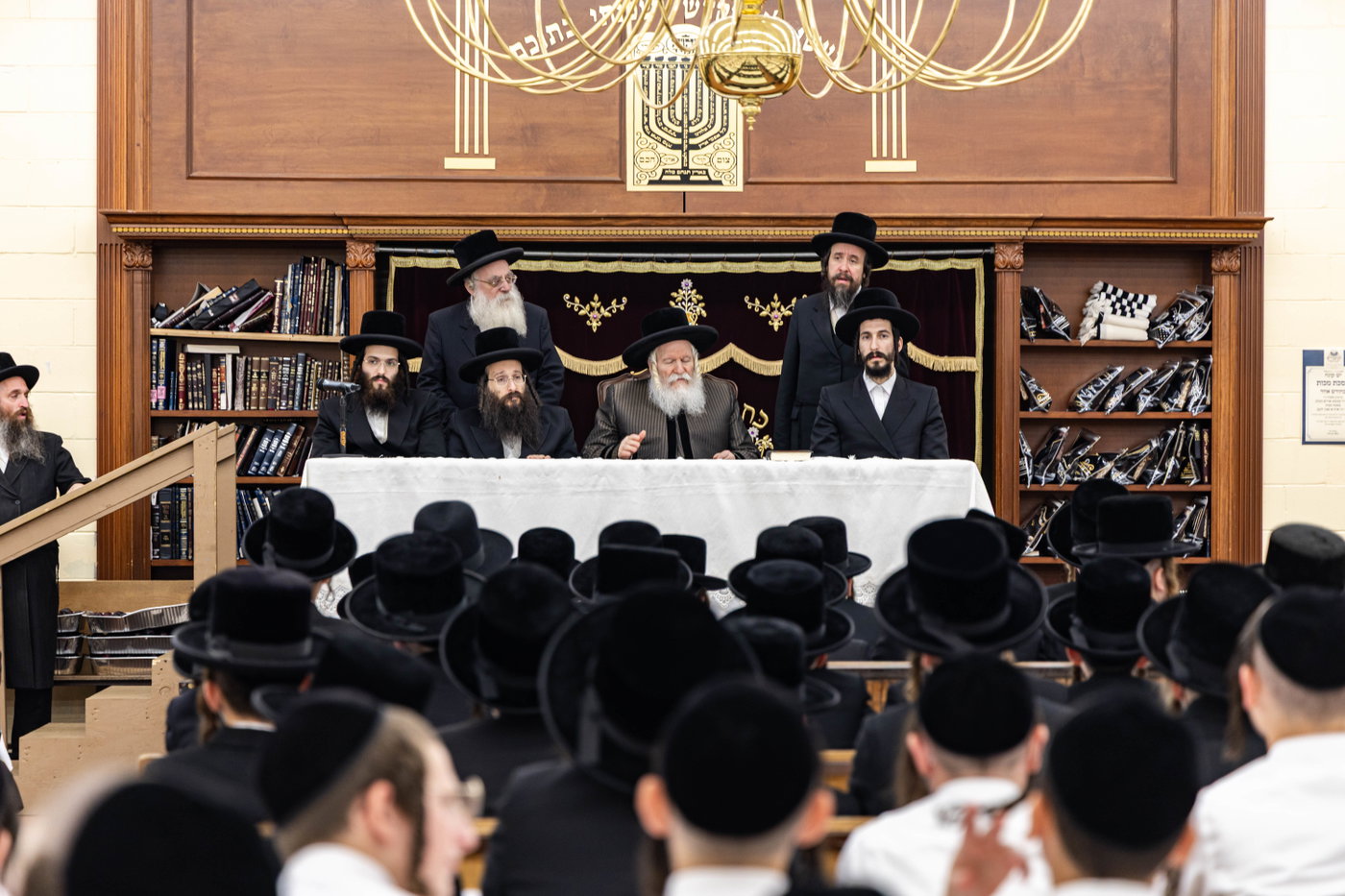 האדמו"ר מבאבוב בביקור במחנה שלווה