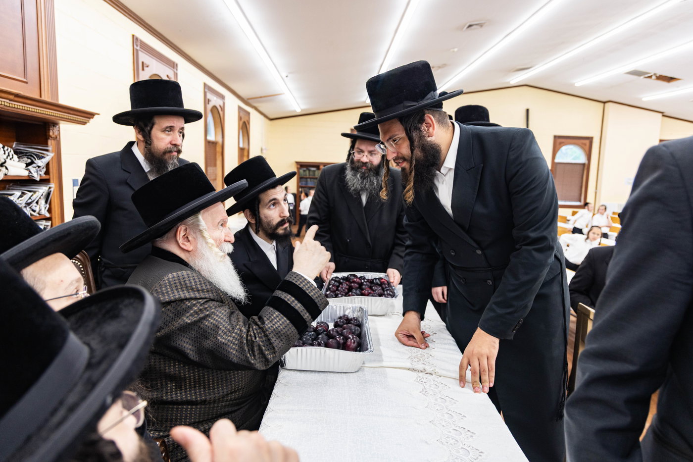 האדמו"ר מבאבוב בביקור במחנה שלווה