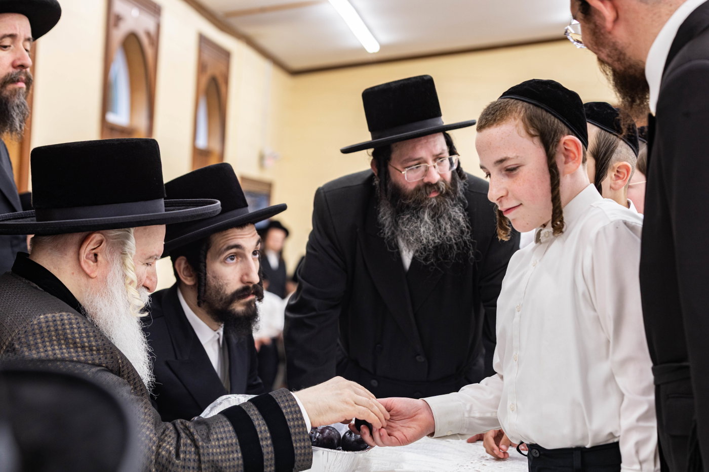 האדמו"ר מבאבוב בביקור במחנה שלווה