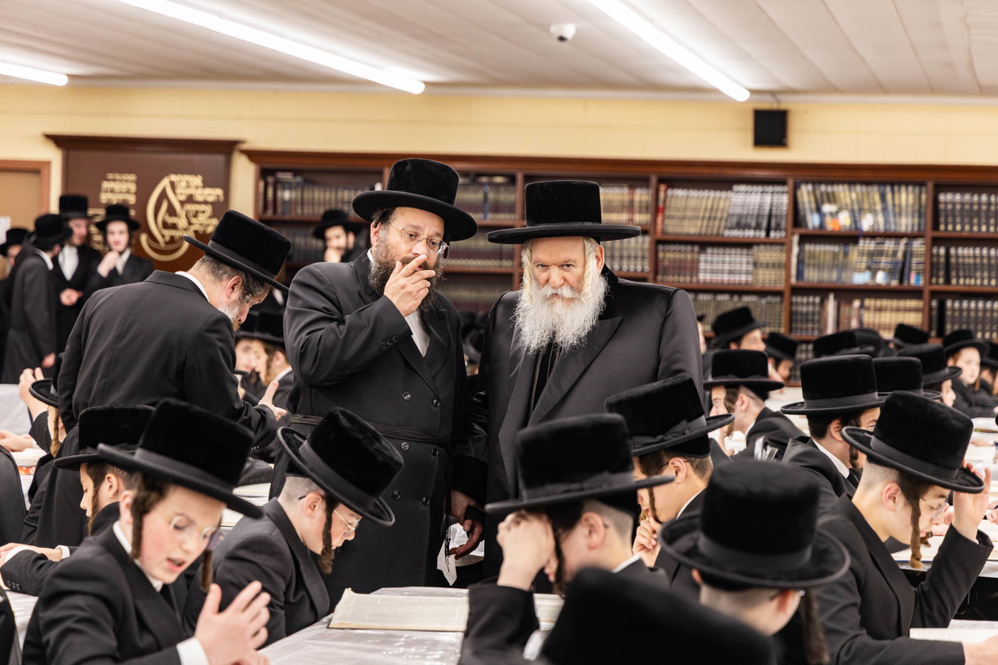 האדמו"ר מבאבוב בביקור במחנה שלווה