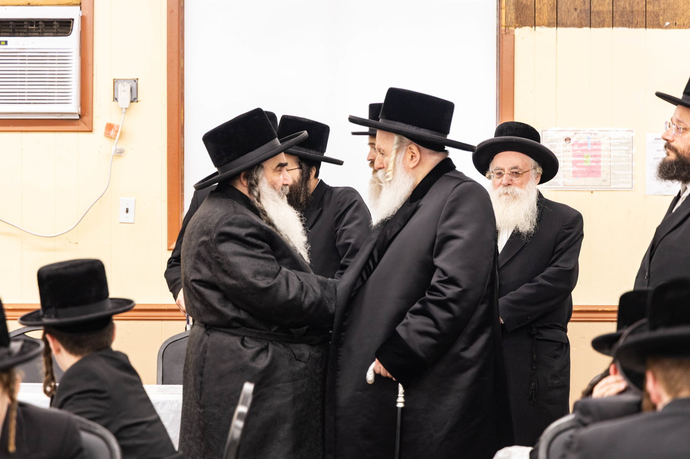 האדמו"ר מבאבוב בביקור במחנה שלווה