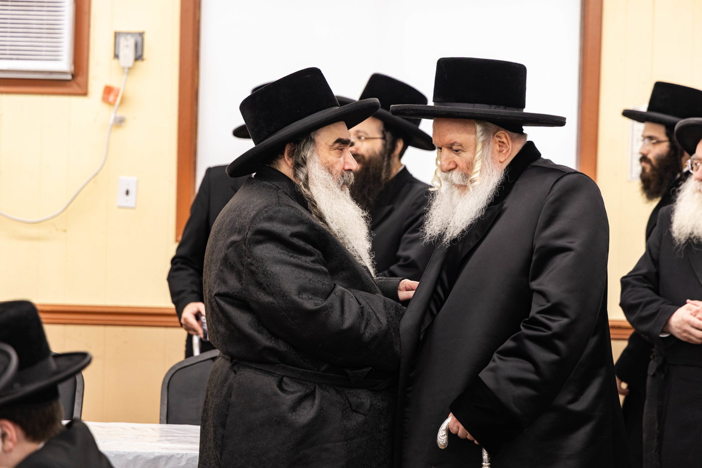 האדמו"ר מבאבוב בביקור במחנה שלווה