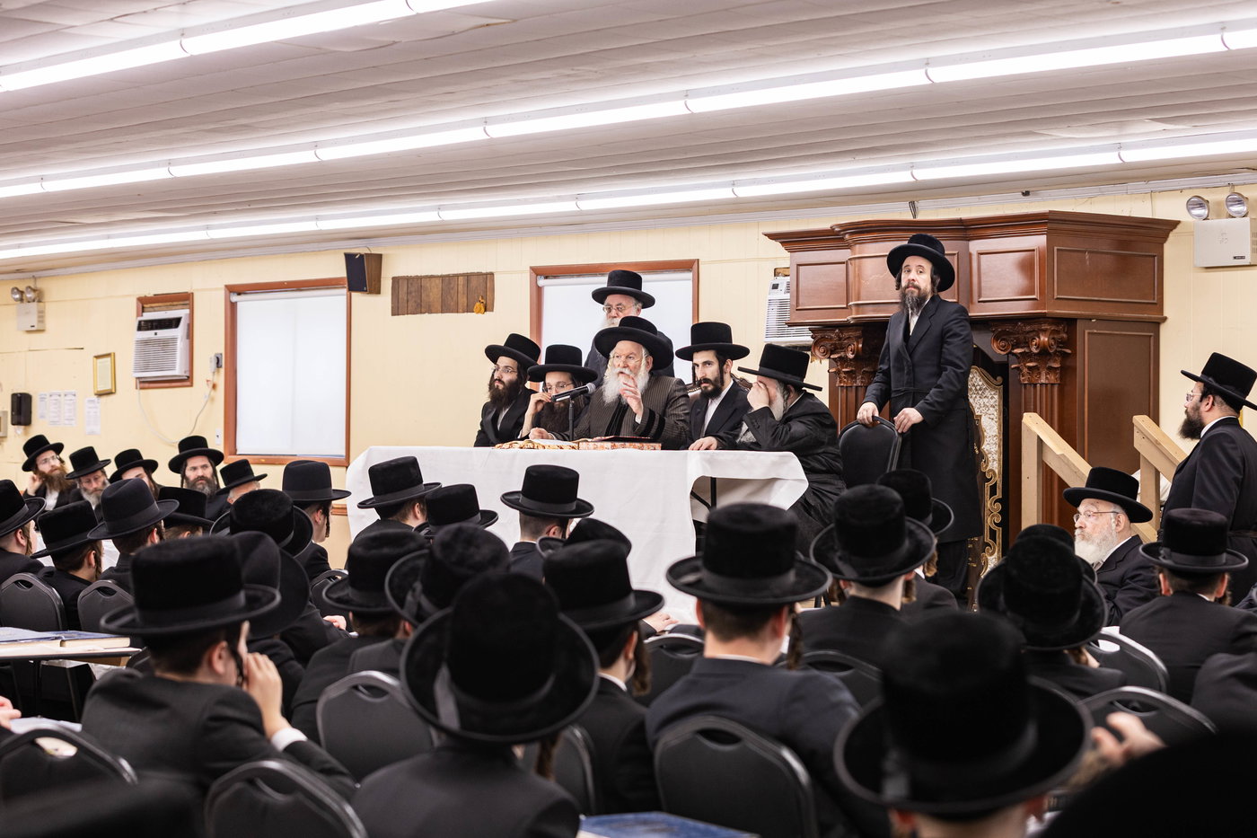 האדמו"ר מבאבוב בביקור במחנה שלווה