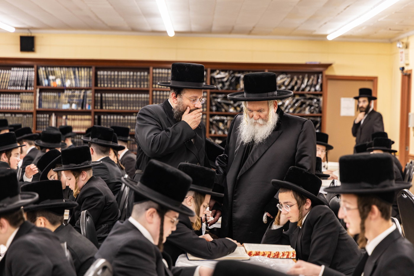 האדמו"ר מבאבוב בביקור במחנה שלווה