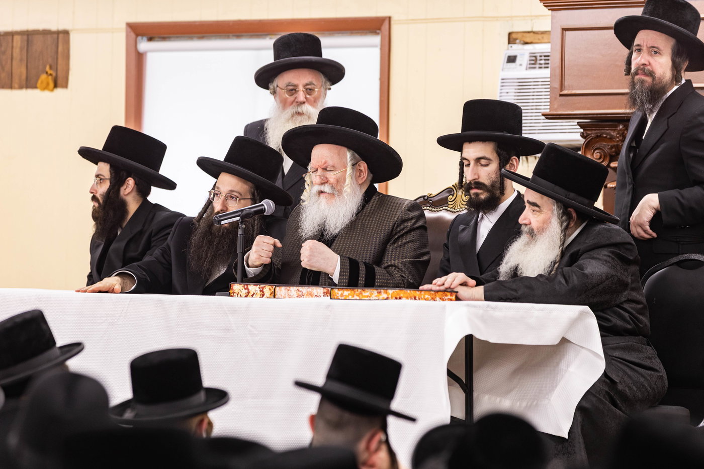 האדמו"ר מבאבוב בביקור במחנה שלווה