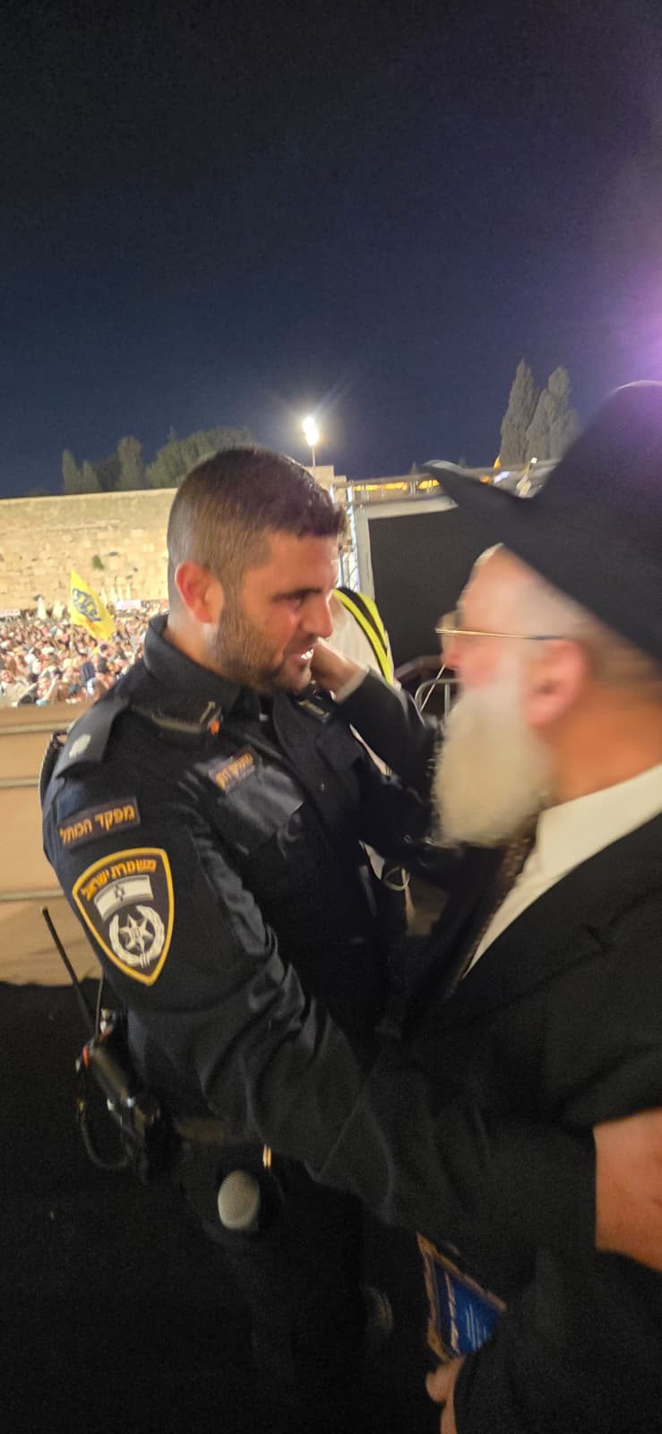 הגר"ר אלבז בהכנסת ס"ת בכותל המערבי