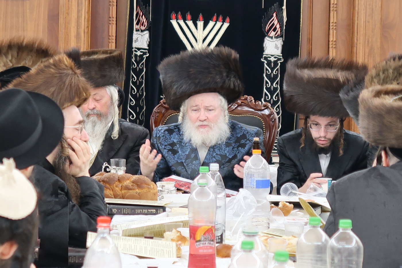 מוצאי שבת ש"ב בחצרות קופיטשניץ- פרדס כץ 