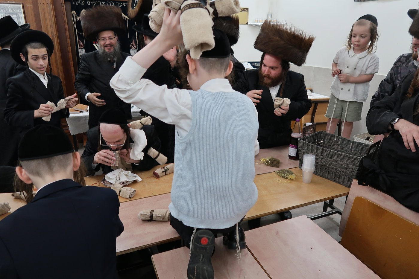 מוצאי שבת ש"ב בחצרות קופיטשניץ- פרדס כץ 
