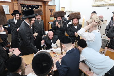 מוצאי שבת ש"ב בחצרות קופיטשניץ- פרדס כץ 