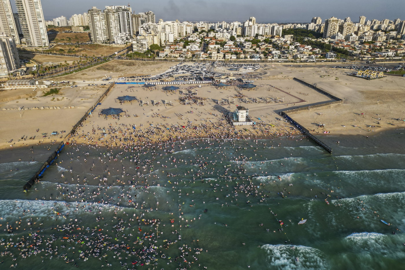 החוף הנפרד באשדוד בבין הזמנים
