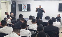אל הרב ברכיהו התלווה רב מחוז תל אביב במשטרת ישראל, רפ"ק הרב אליהו קב