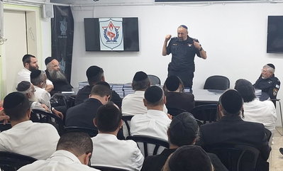 אל הרב ברכיהו התלווה רב מחוז תל אביב במשטרת ישראל, רפ"ק הרב אליהו קב