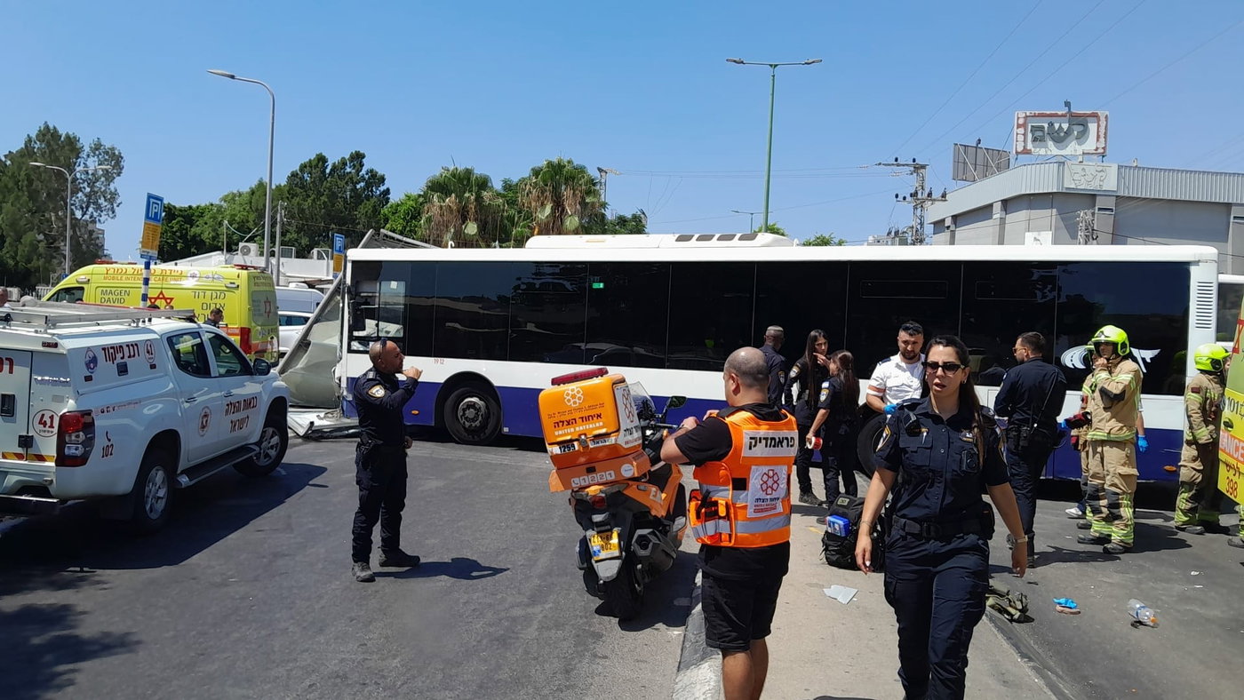 אוטובוס פגע בהולכי רגל באשקלון: הרוגה ופצועים נוספים במקום