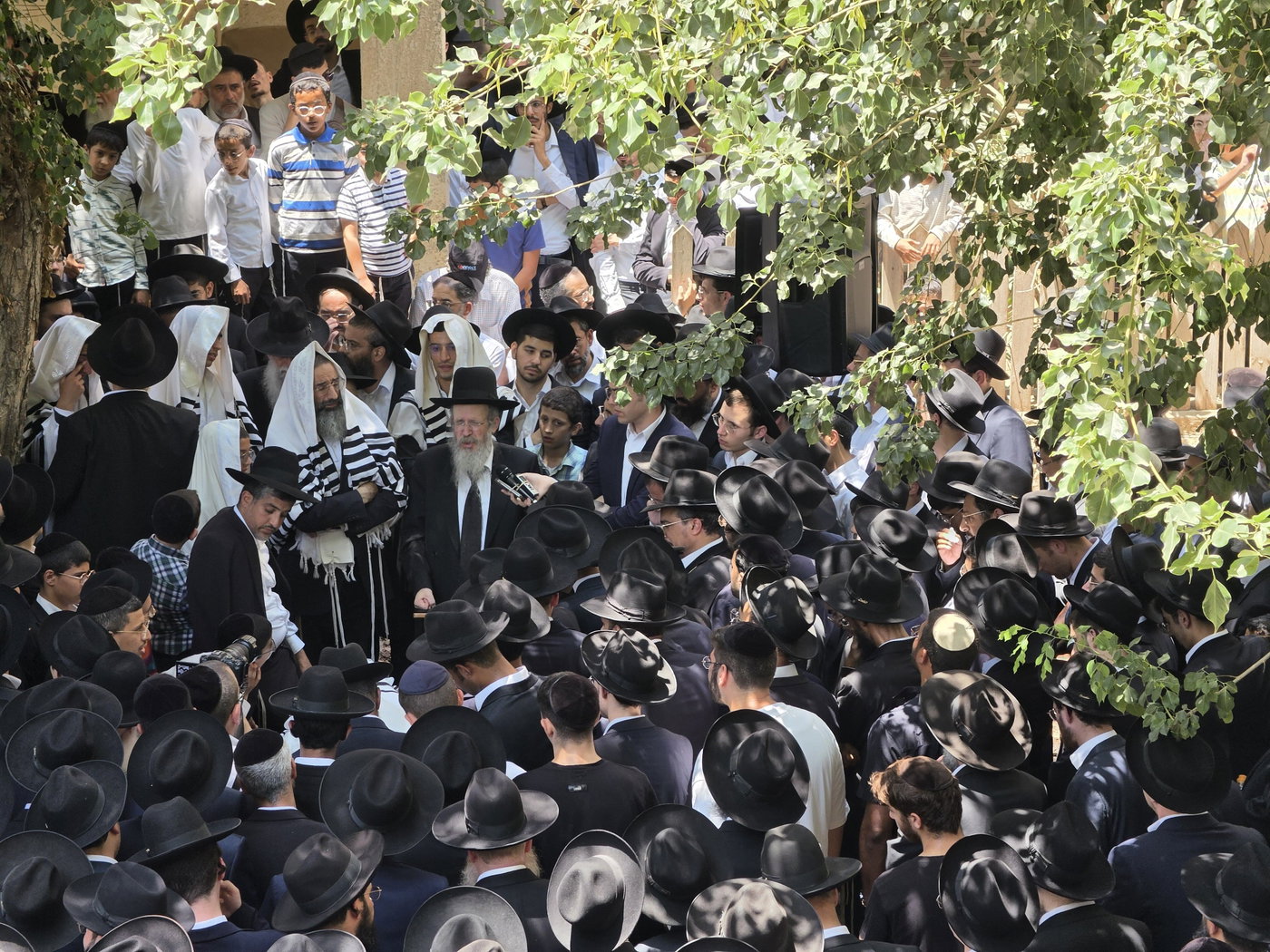 אסונות בין הזמנים: הלווייה דומעת לתלמיד הישיבה שנהרג בתאונת טרקטורון