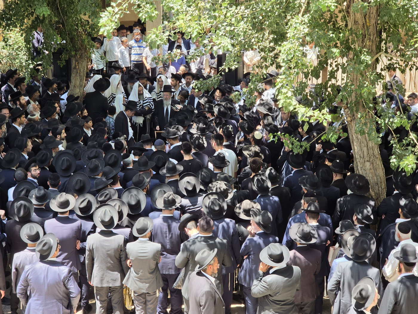 אסונות בין הזמנים: הלווייה דומעת לתלמיד הישיבה שנהרג בתאונת טרקטורון