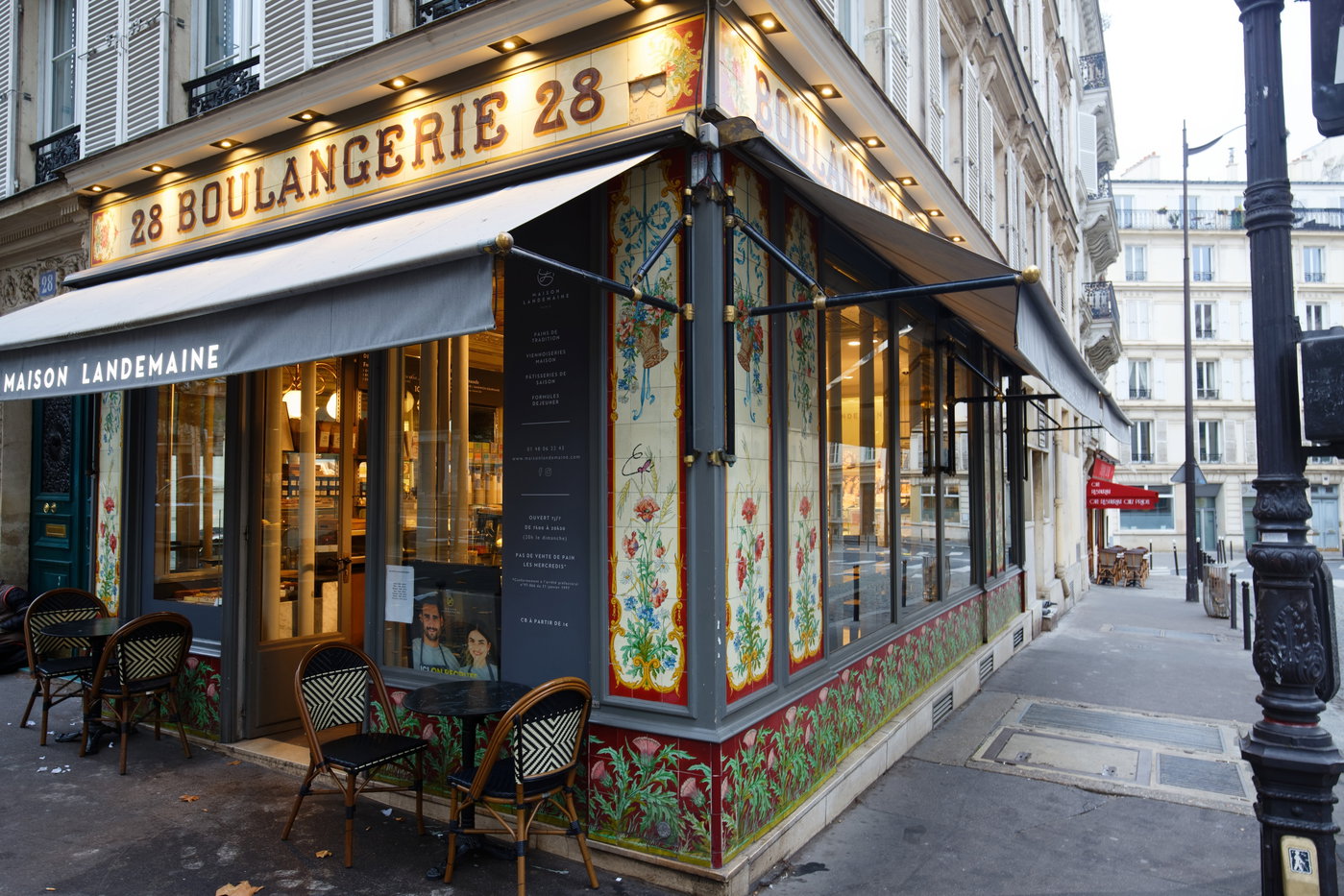 כשנכנסים אומרים "שלום". מאפייה בצרפת