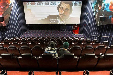 הרב תפס תלמיד בקולנוע בשבת — ודיבר איתו רק על פופקורן | צפו