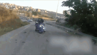 אופנועני מג"ב פתחו במרדף דרמטי עד למעצר החשודים | צפו