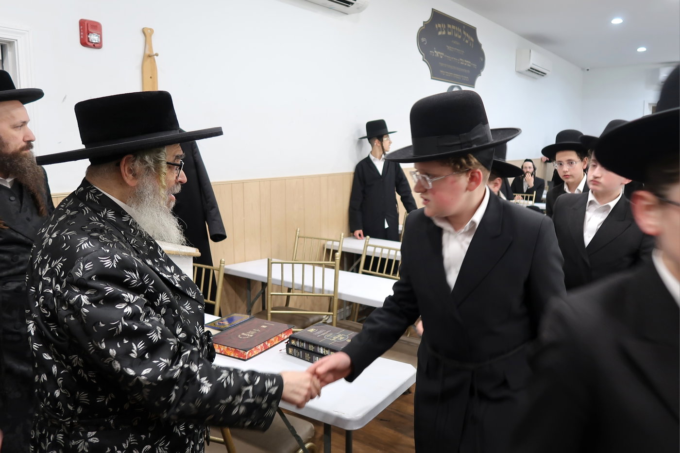 תלמידי מכינה לישיבת גור ב"פ, אצל האדמו"ר מסאטמר בניו העמפשיר