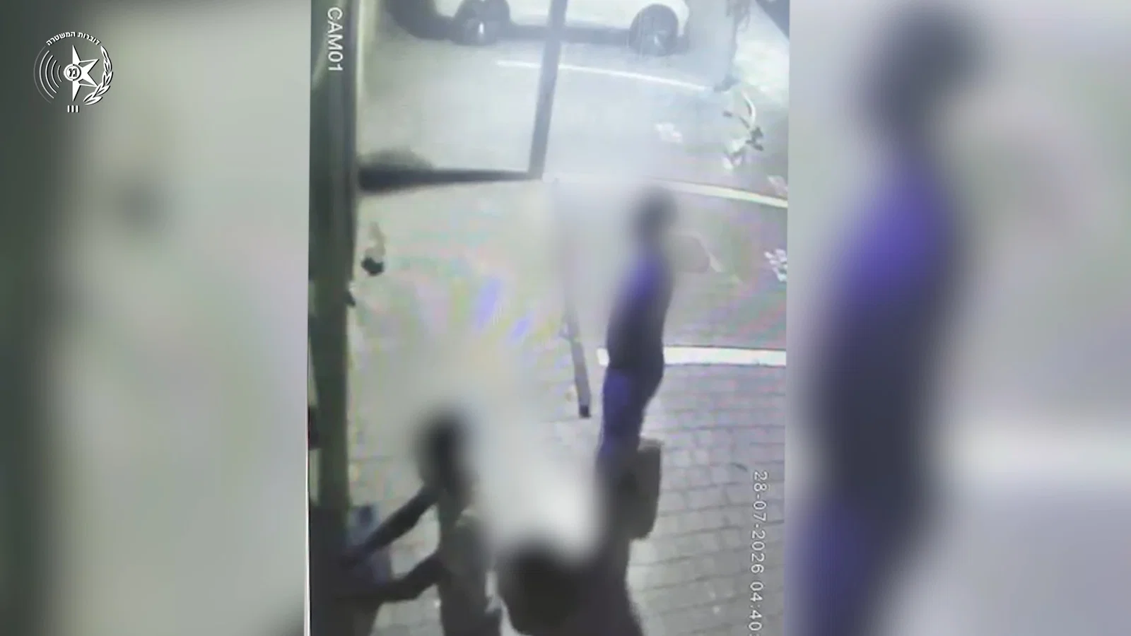 תיעוד סוער: סירב לתת כסף לקבוצת הצעירים בחולון - כך זה הסתיים | צפו