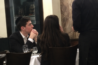 "חיוך אחד למלצר שינה הכל" | כך הגיב הבחור בעיצומה של הפגישה