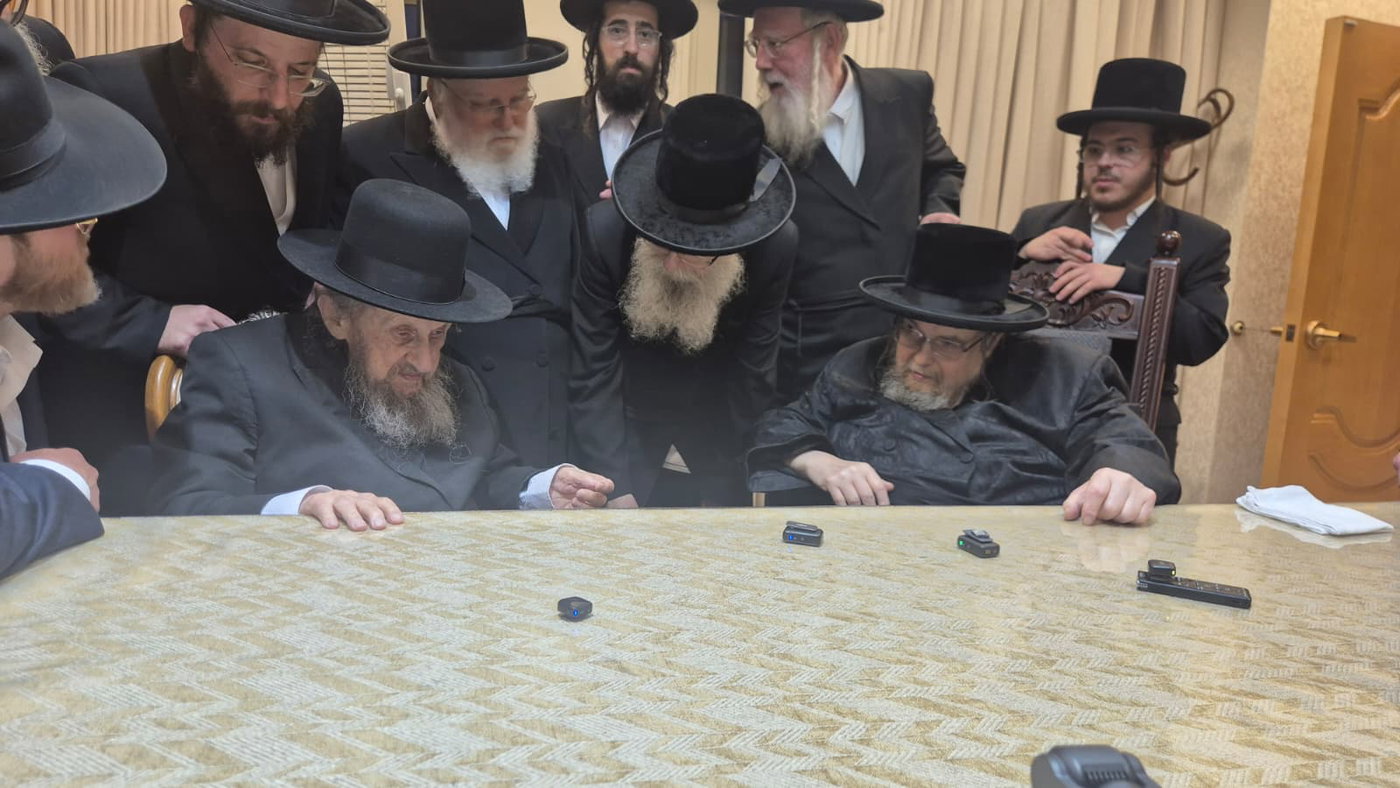 הגר"ד לנדו בביקור אצל האדמו"ר מבעלזא