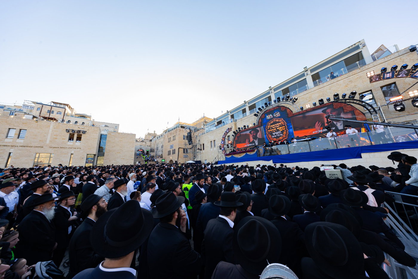 בהשתתפות רבבות: ספר התורה התשיעי של ילדי ישראל נחגג במעמד עוצמתי