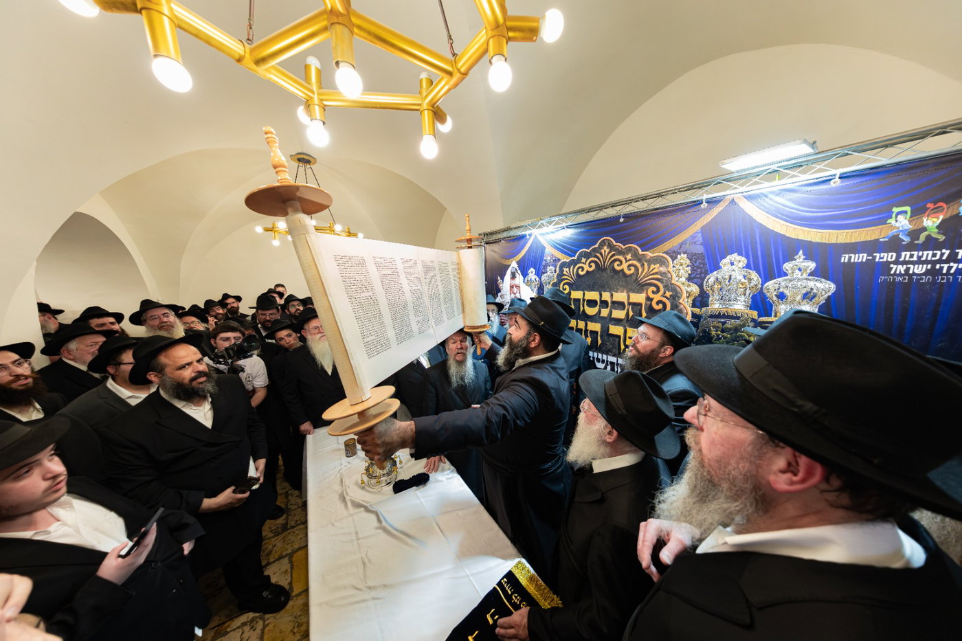 בהשתתפות רבבות: ספר התורה התשיעי של ילדי ישראל נחגג במעמד עוצמתי
