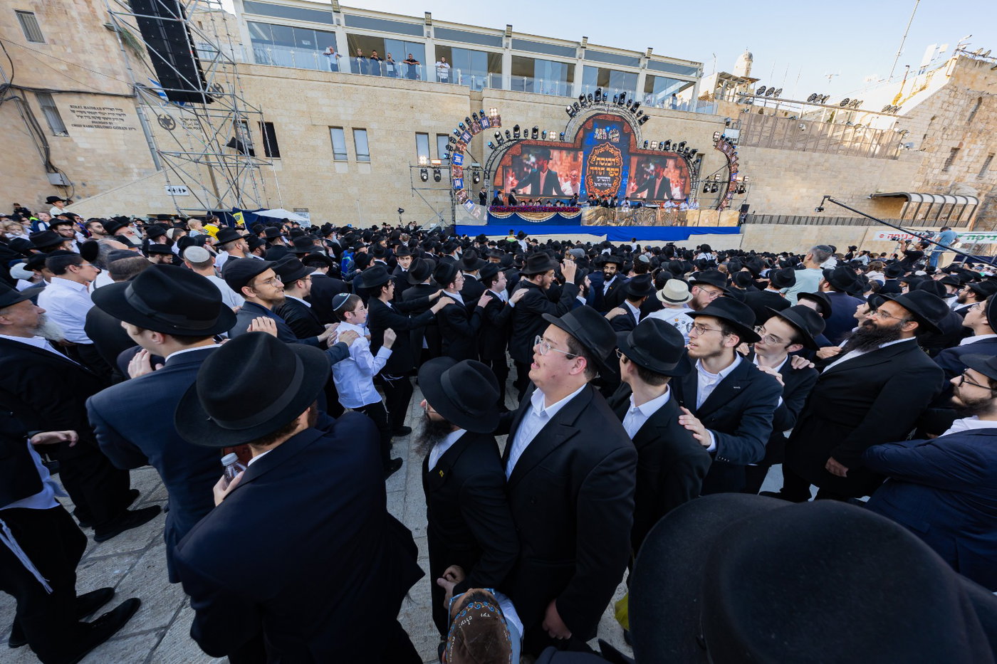 בהשתתפות רבבות: ספר התורה התשיעי של ילדי ישראל נחגג במעמד עוצמתי
