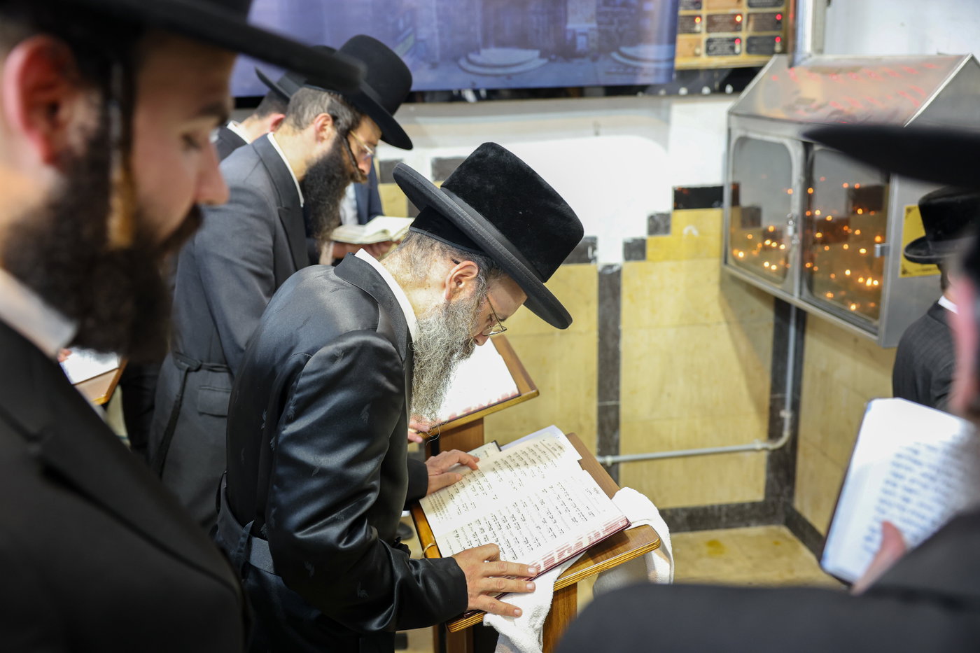 מעמד התפילה בציון רבי מאיר בעל הנס 