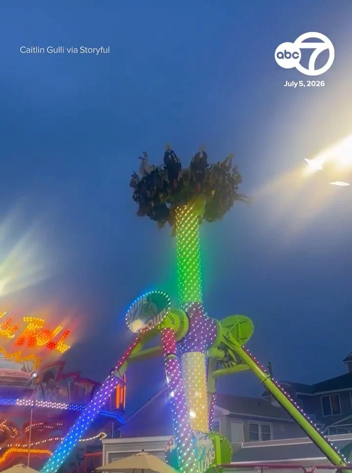 נתקעו הפוכים באוויר: תקלה חריגה הפכה מתקן שעשועים לסיוט | צפו