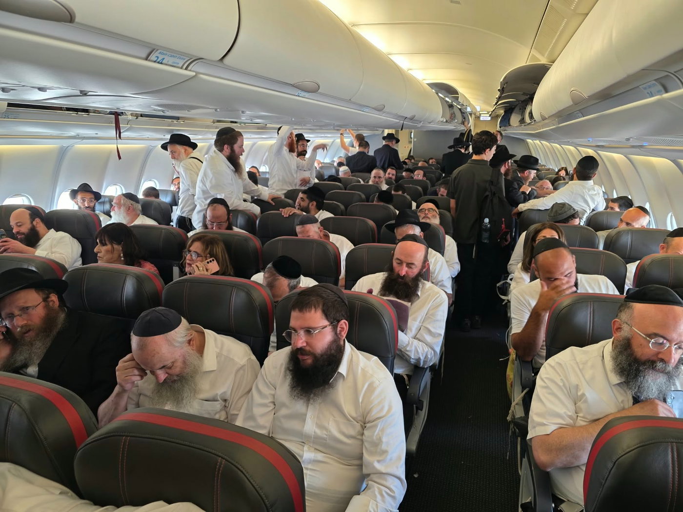 בצ'ארטר מיוחד: מאות עלו לציון הקדוש של רבי לוי יצחק שניאורסאהן זצ"ל