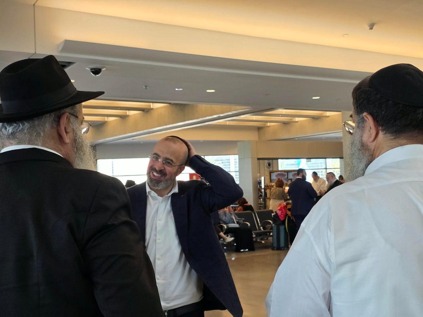 בצ'ארטר מיוחד: מאות עלו לציון הקדוש של רבי לוי יצחק שניאורסאהן זצ"ל
