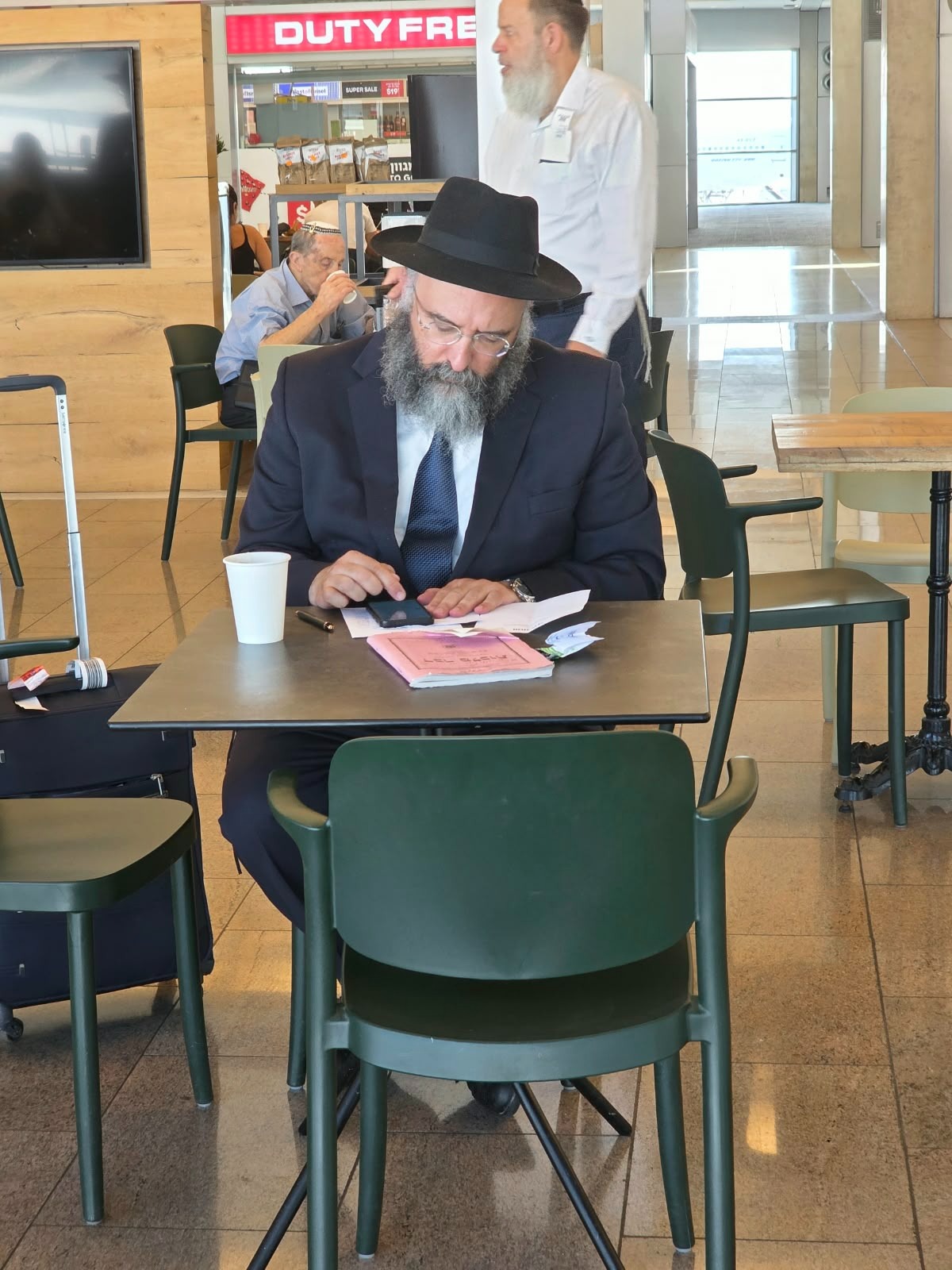 בצ'ארטר מיוחד: מאות עלו לציון הקדוש של רבי לוי יצחק שניאורסאהן זצ"ל