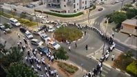 לפנות בוקר: עשרות הוזעקו להפגין, הבחור העריק שוחרר - וההמונים פצחו בריקודים | תיעוד