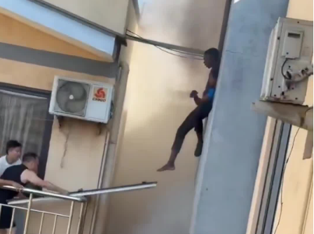 בלי כבאים ובלי סולם: אלתור מדהים הציל אנשים מבניין בוער