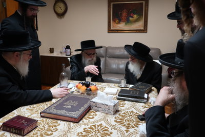 האדמו"ר מקאשוי בביקור אצל אחיו