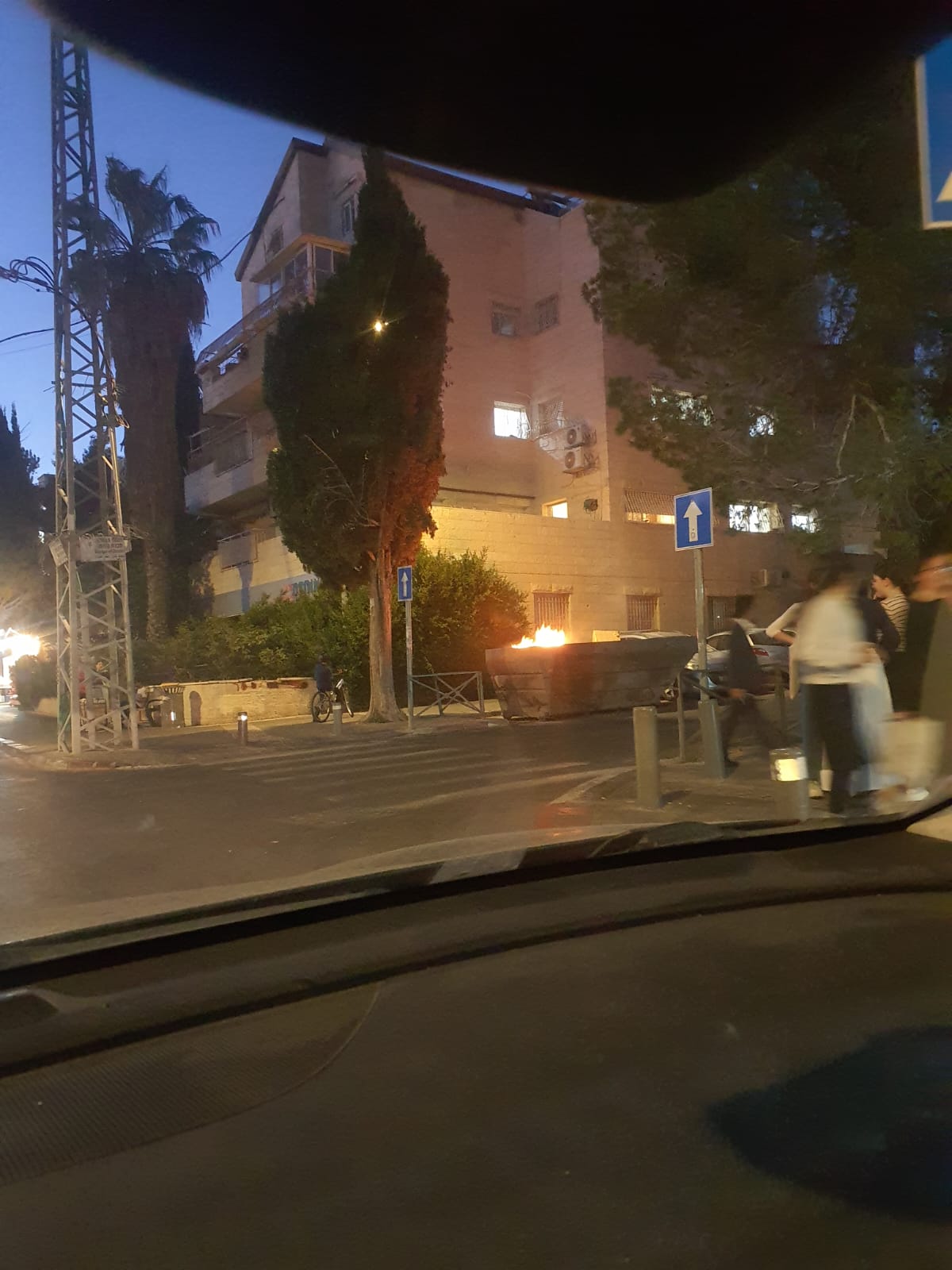מראות ההרס בבית וגן