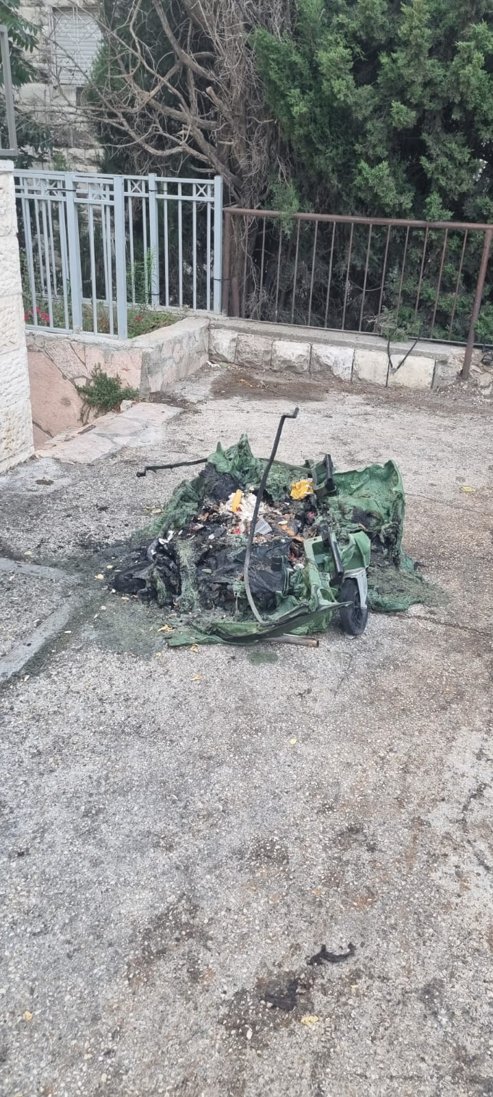 מראות ההרס בבית וגן
