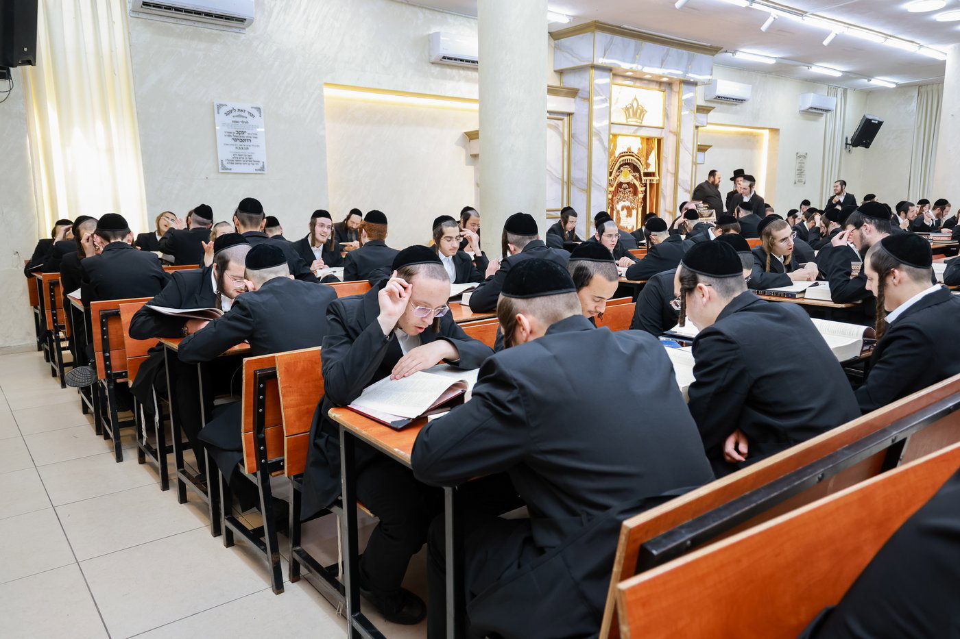 פתיחת הזמן בישיבת צאנז בחיפה