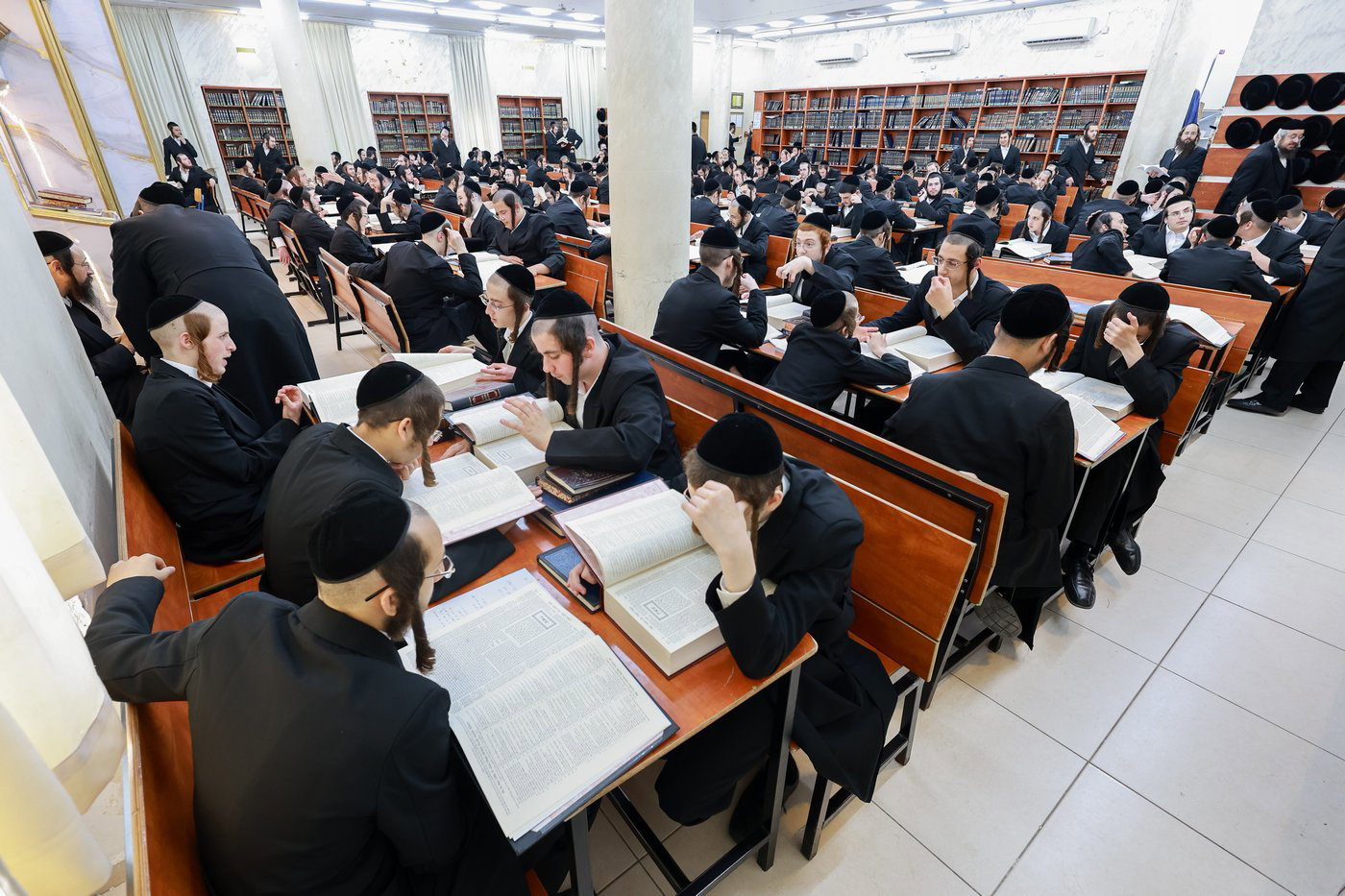פתיחת הזמן בישיבת צאנז בחיפה
