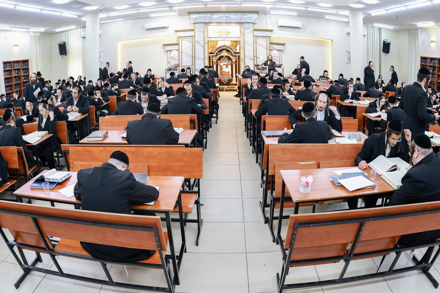 פתיחת הזמן בישיבת צאנז בחיפה