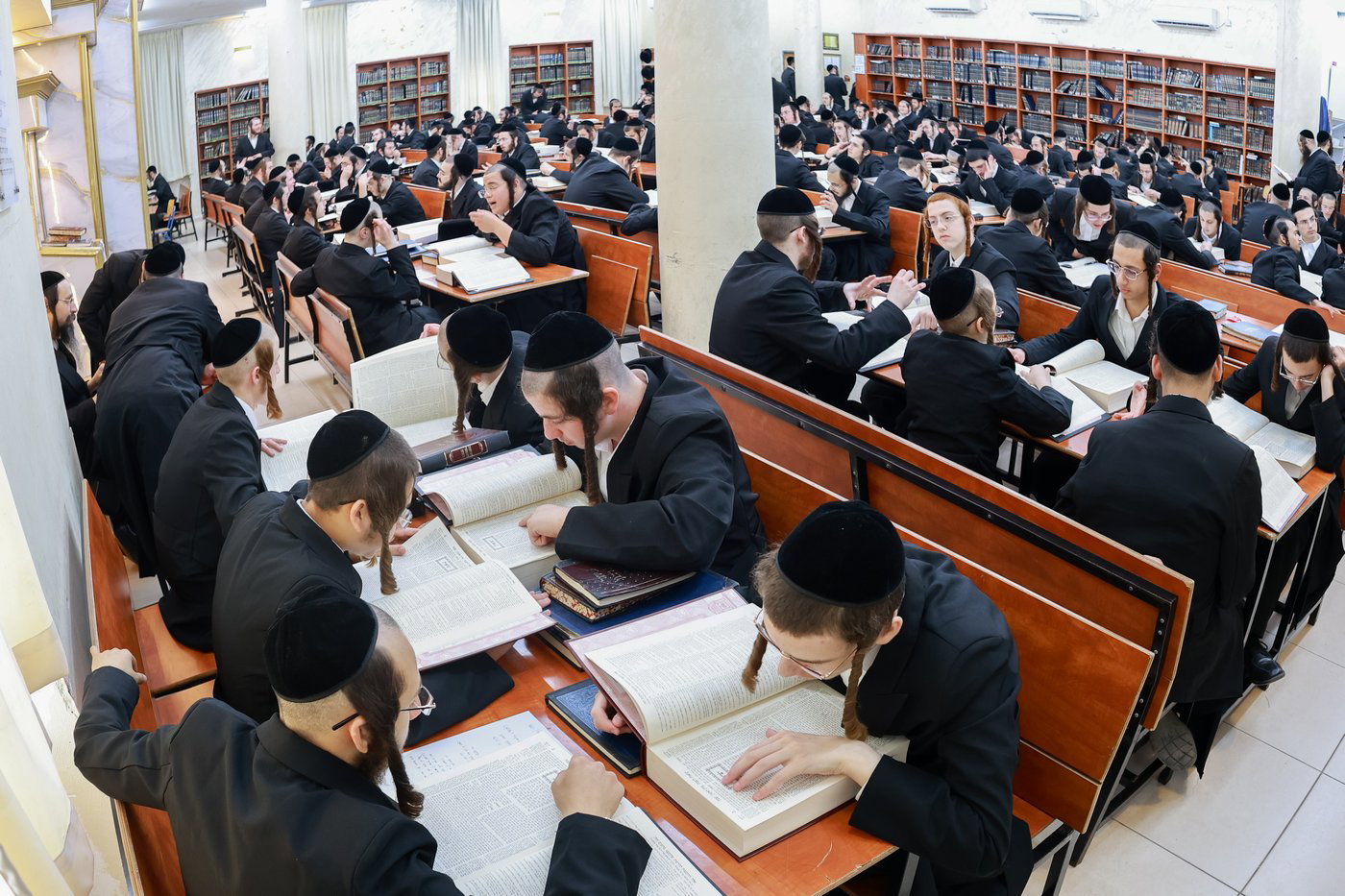 פתיחת הזמן בישיבת צאנז בחיפה