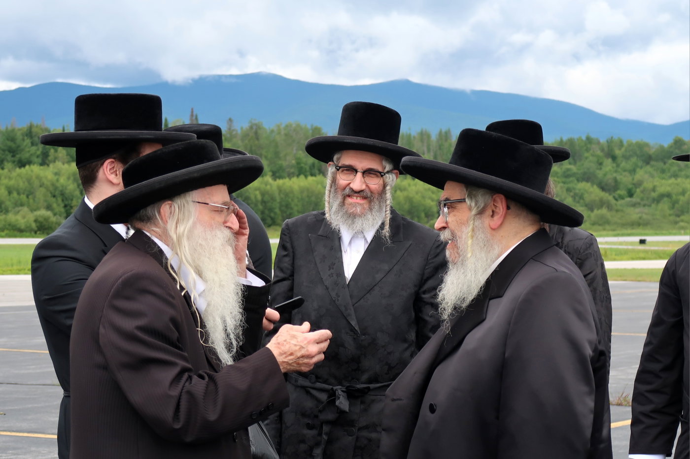 האדמו"ר מסאטמר בדרכו חזרה למעונו בארה"ב