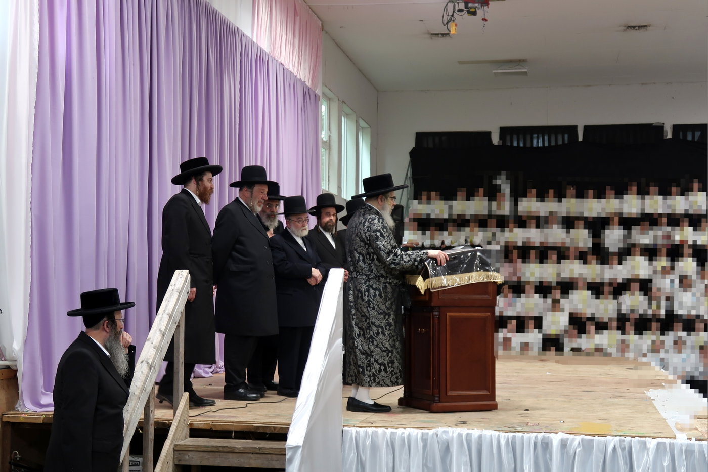 האדמו"ר מסאטמר בביקור במחנה בית רחל