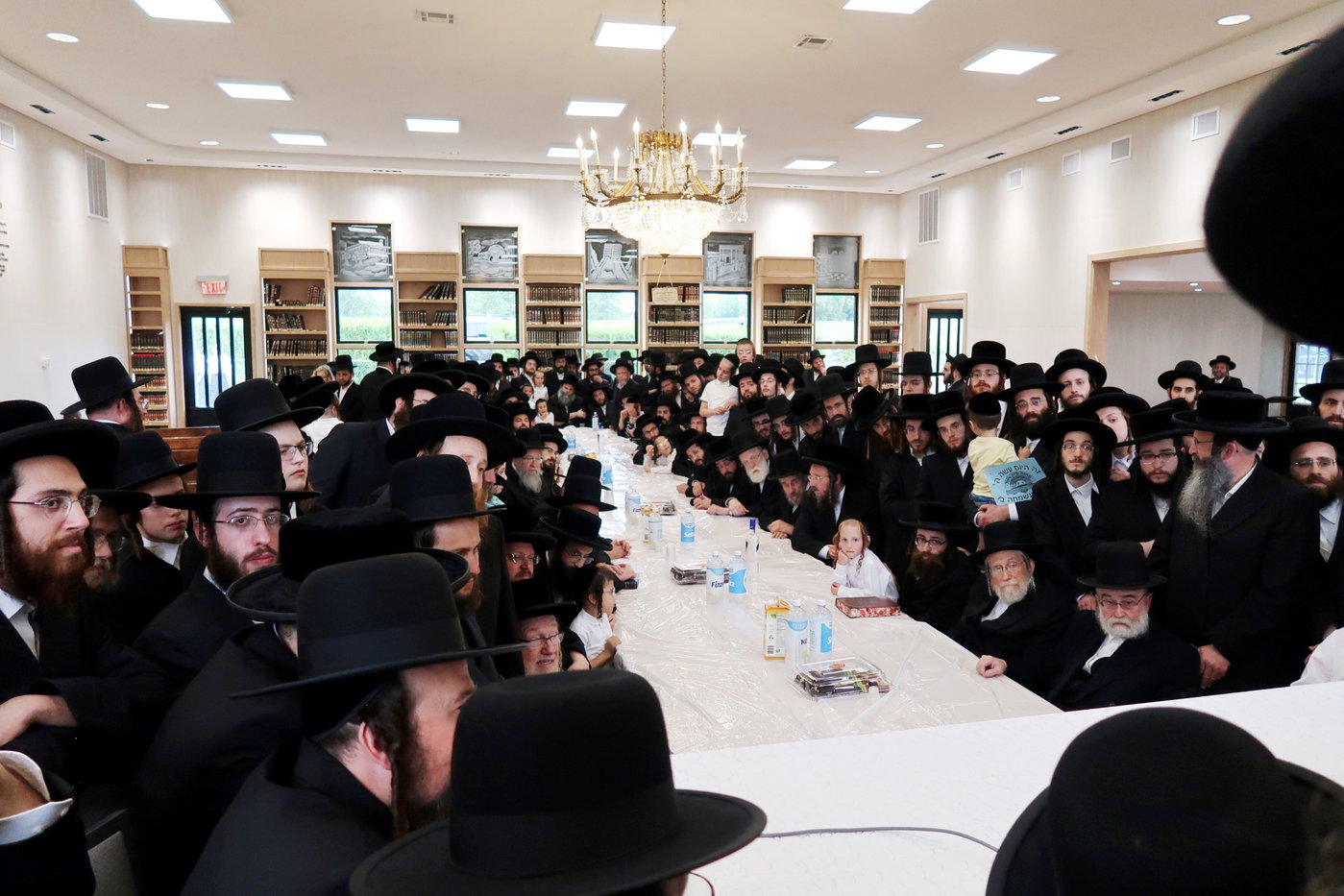 האדמו"ר מסאטמר בביקור במחנה בית רחל