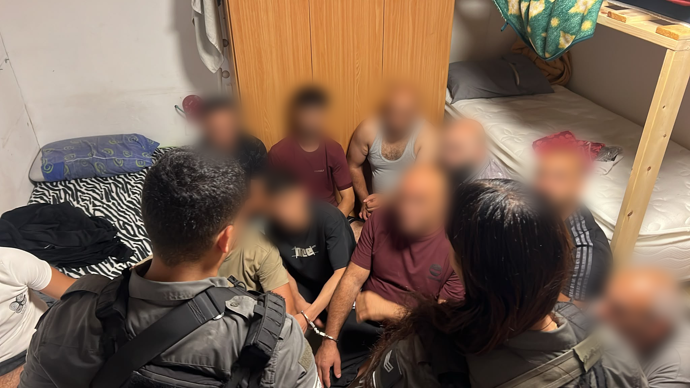 "ידיים על הראש!": פשיטה משטרתית לילית סוערת במתחם המגורים הסודי | צפו